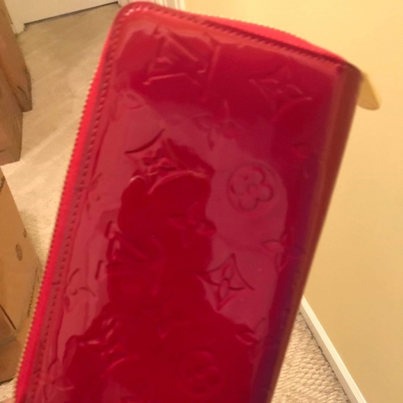 ⛔️SOLD⛔️💯Auth Louis Vuitton Vernis Zippy Wallet - Picture 2 of 7